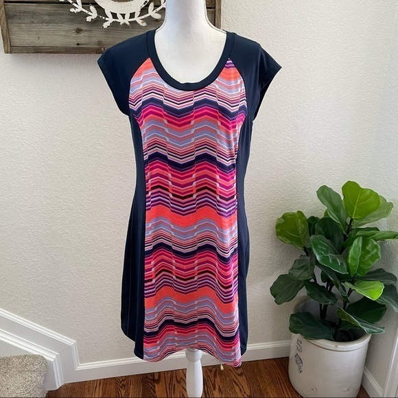 Title nine Dresses & Skirts - Title Nine navy blue pink printed stretch dress size M